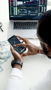Choosing-the-Right-Platform-for-Indices-Trading-8-Factors-to-Keep-in-Mind